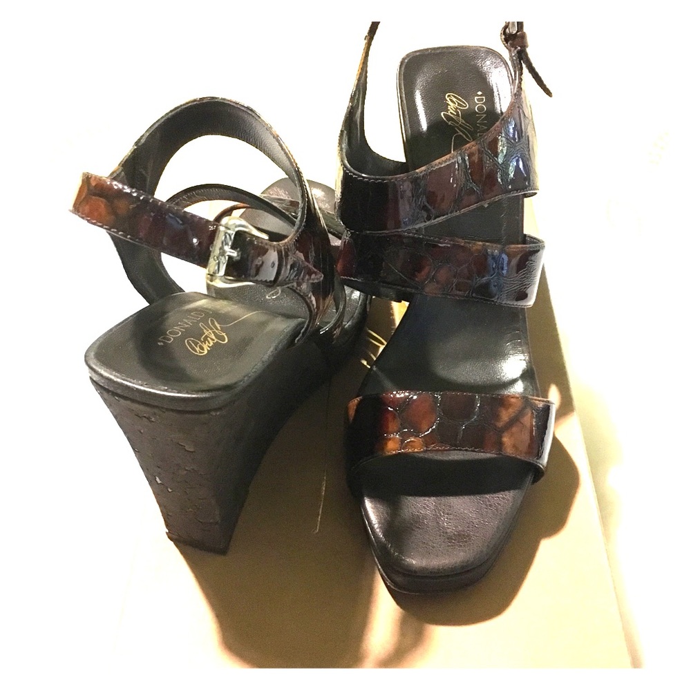 Donald J. Pliner Signature Ivonne Tortoise wedge 9